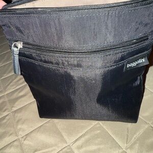 Baggallini Black Messenger Bag Sleek Durable Design